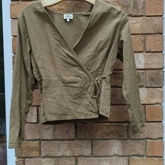 💥Host Pick🔥Wrap Front Blouse - Picture 2 of 15